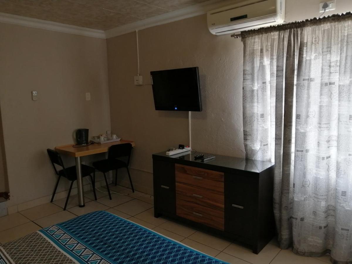 Tropical Paradise Guest House Mbombela Bagian luar foto