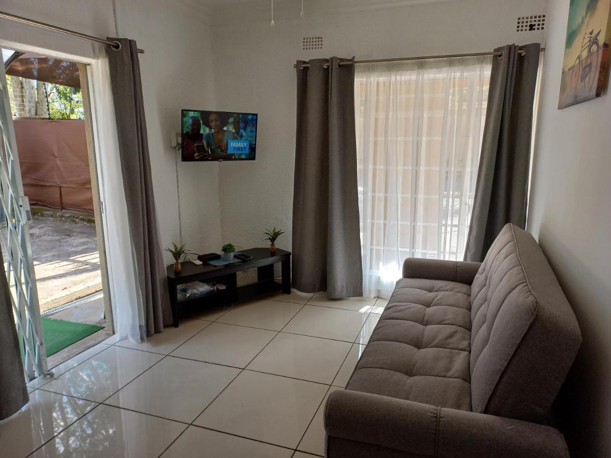 Tropical Paradise Guest House Mbombela Bagian luar foto
