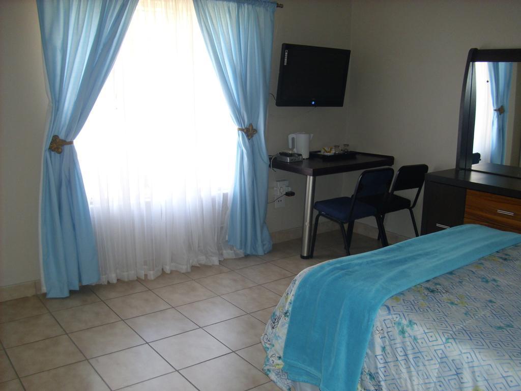 Tropical Paradise Guest House Mbombela Bagian luar foto