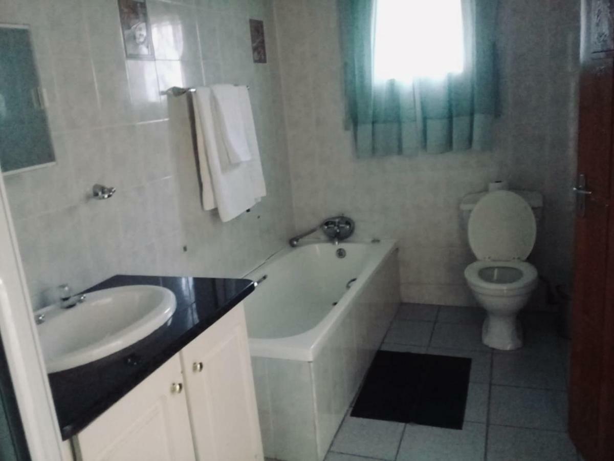 Tropical Paradise Guest House Mbombela Bagian luar foto