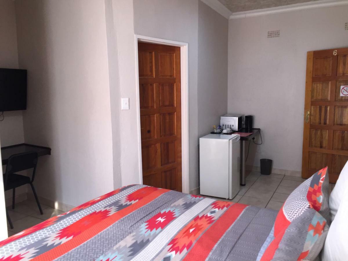 Tropical Paradise Guest House Mbombela Bagian luar foto